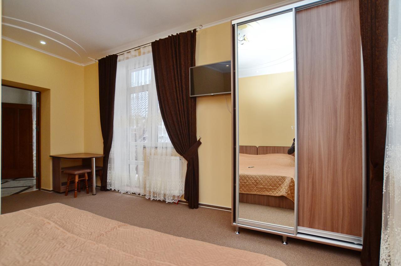 Apart-Hotel Orlan Mykulytjyn Exteriör bild